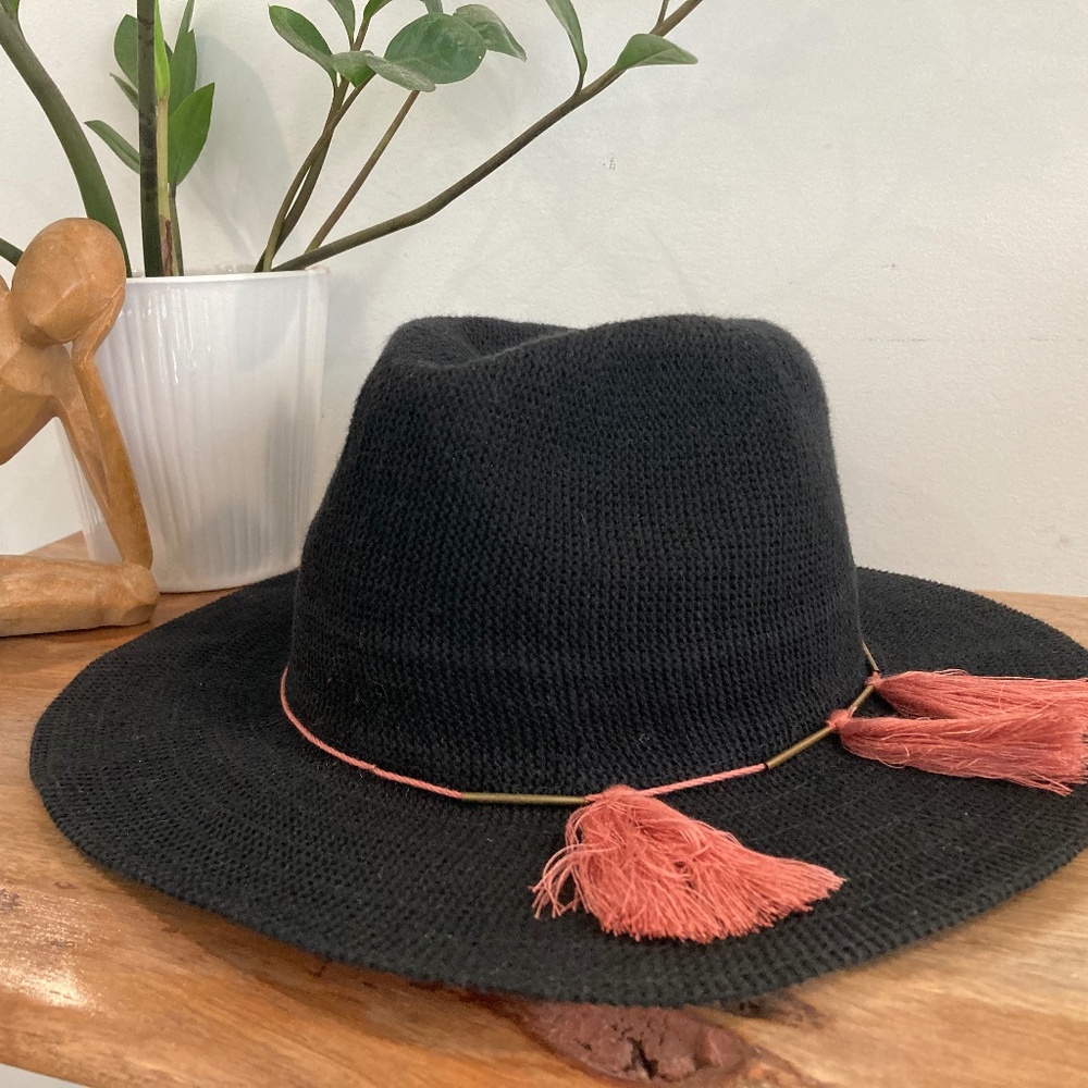 Vince Camuto Black with mauve tassels collapsible soft Hat. O/S